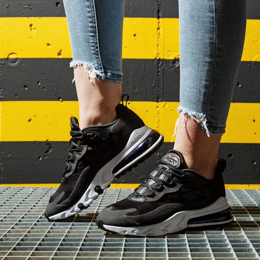 Фото № 2 с приближением к товару «‎Nike W Air Max 270 React»