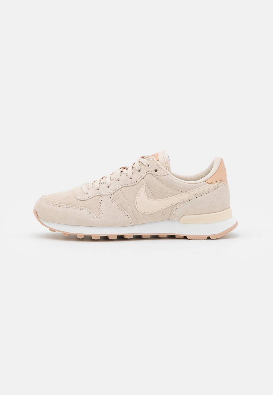 Фото № 1 с приближением к товару «‎Nike Internationalist »