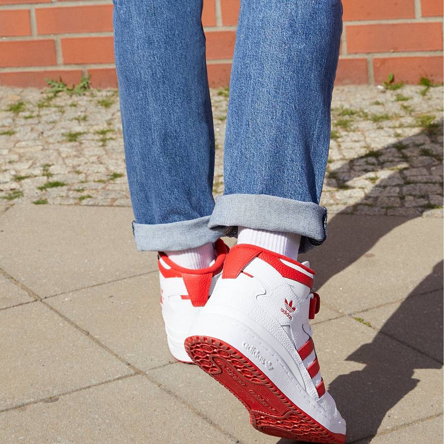Фото № 4 с приближением к товару «‎Adidas Forum »