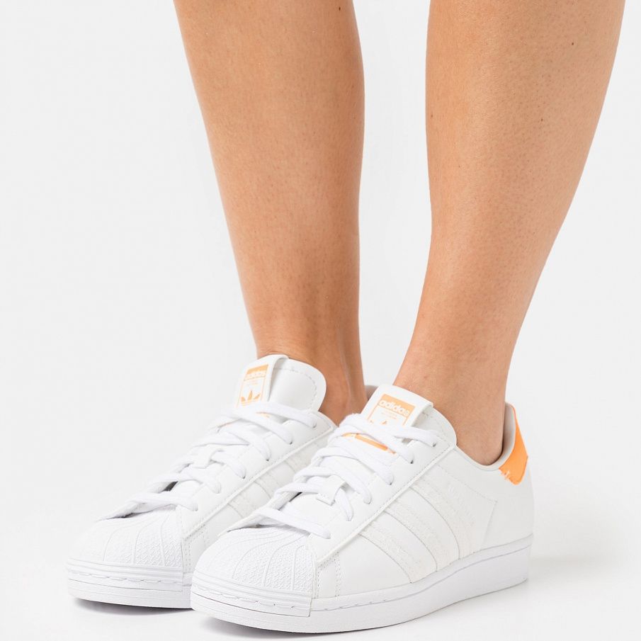 Фото № 3 с приближением к товару «‎Adidas Superstar »
