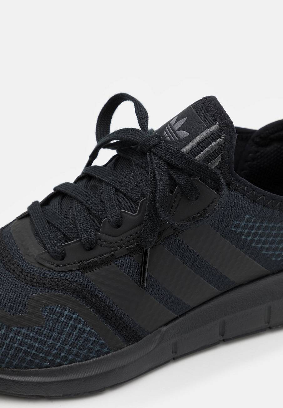 Фото № 5 с приближением к товару «‎Adidas Swift »