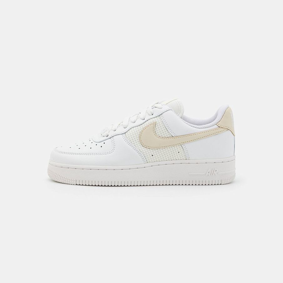 Фото № 1 с приближением к товару «‎Nike Air Force 1 07 »