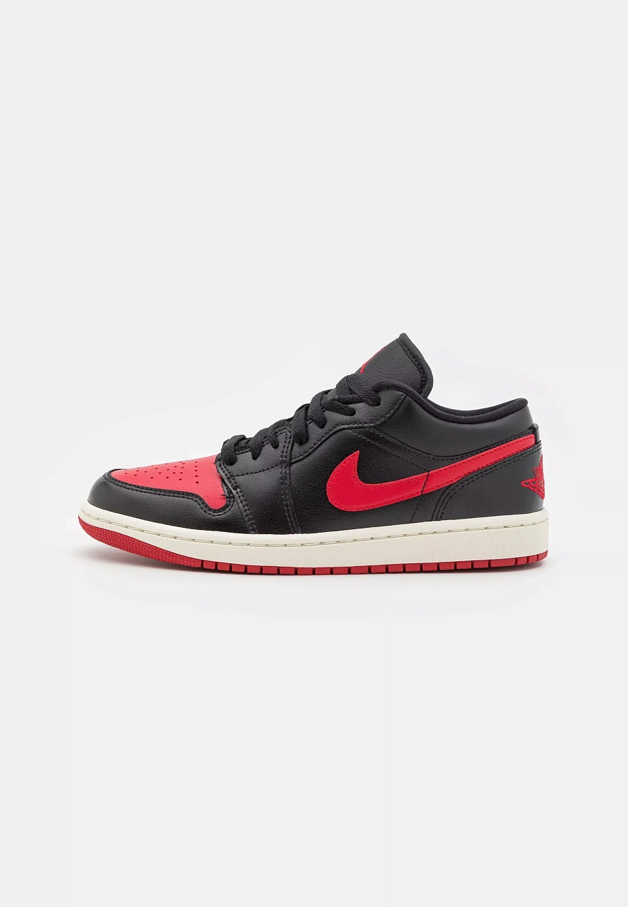 Фото № 1 с приближением к товару «‎AIR JORDAN 1 »
