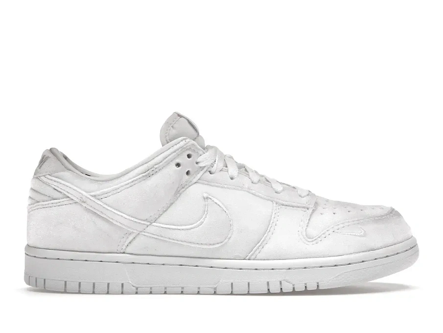 Фото № 1 с приближением к товару «‎Nike Dunk Low Dover Street Market Triple White Velvet»