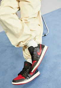 Фото № 3 с приближением к товару «‎AIR JORDAN 1 »