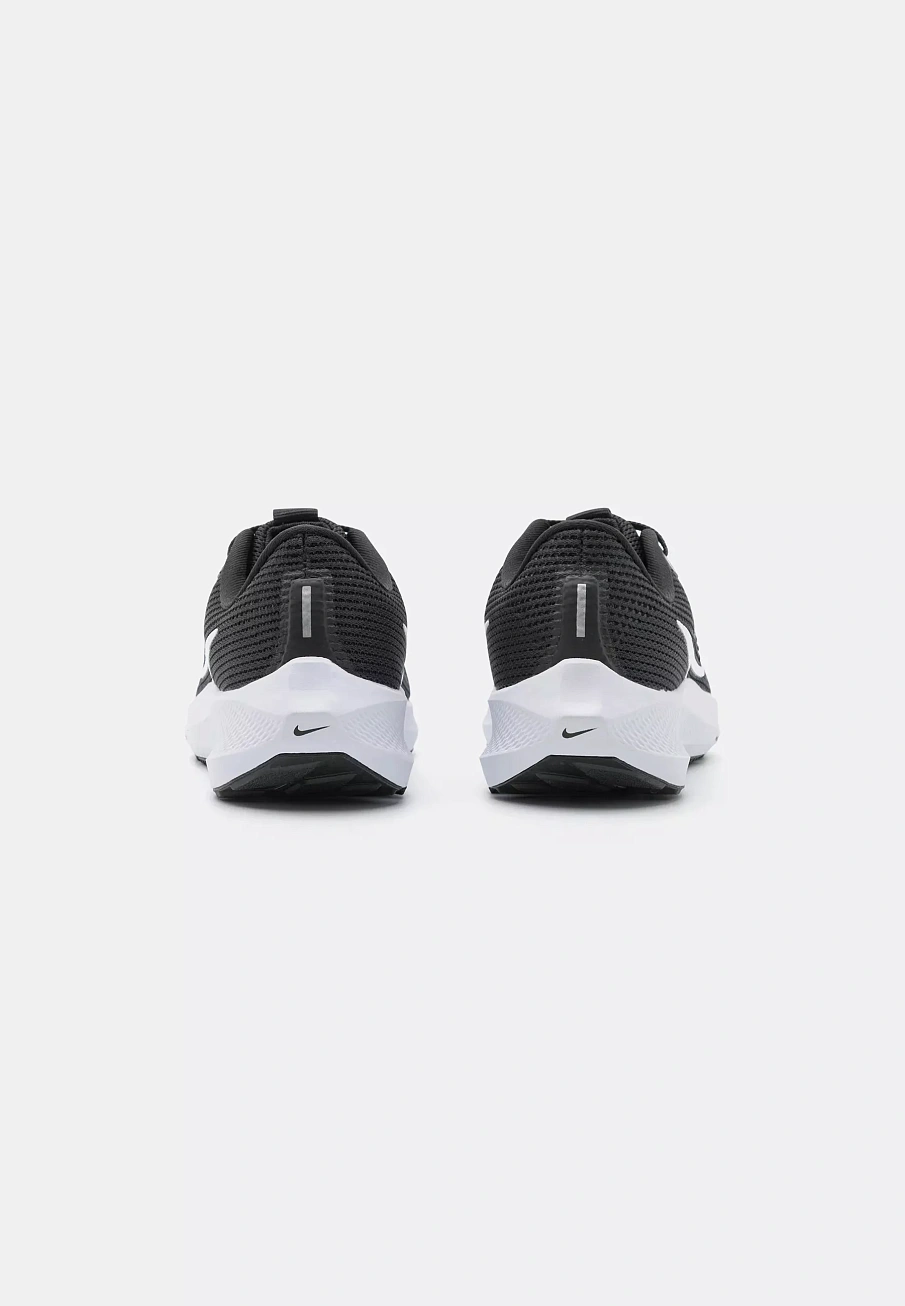 Фото № 2 с приближением к товару «‎AIR ZOOM PEGASUS 40»