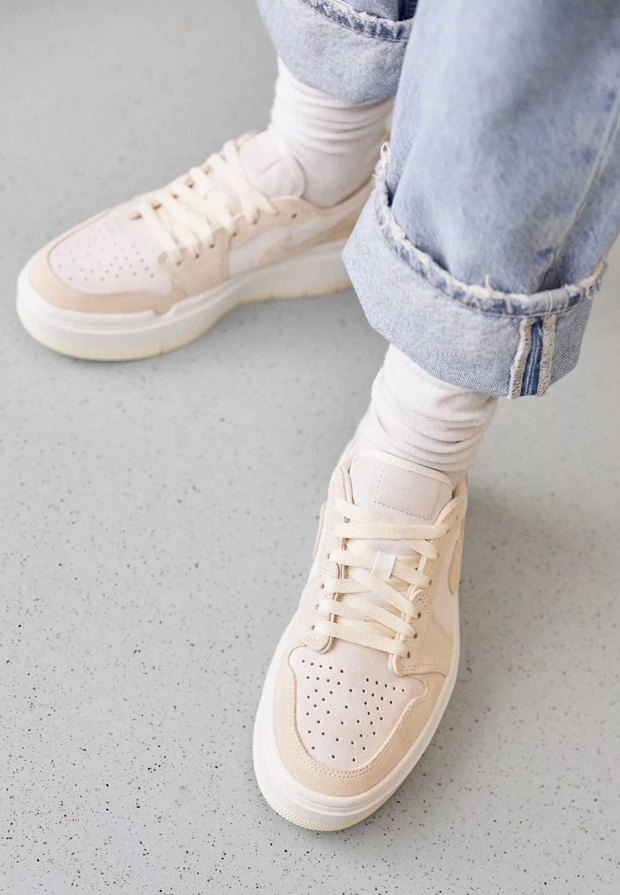 Фото № 3 с приближением к товару «‎AIR JORDAN 1 ELEVATE»