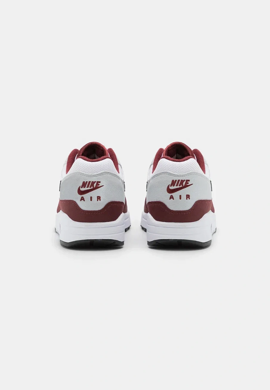 Фото № 3 с приближением к товару «‎AIR MAX 1»