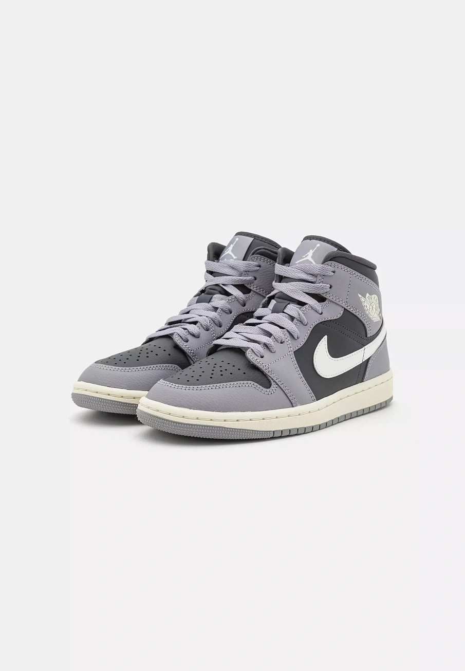 Фото № 4 с приближением к товару «‎AIR JORDAN 1 MID»