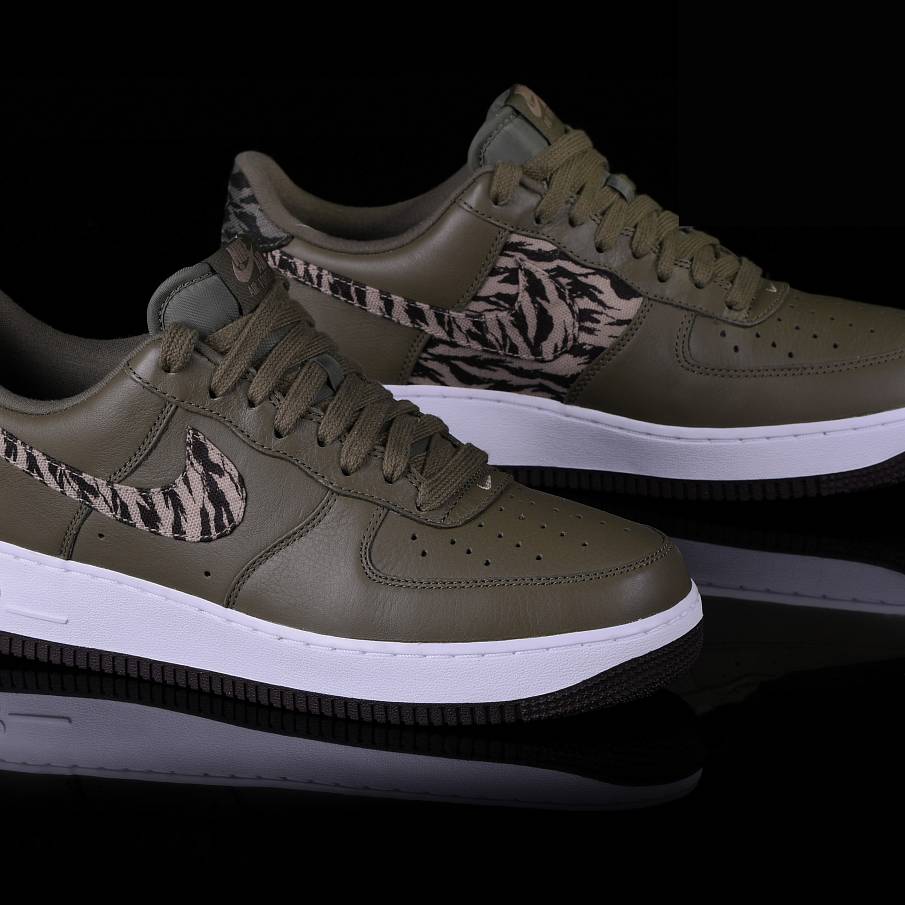 Фото № 2 с приближением к товару «‎Nike Air Force 1 Aop Prm Medium »