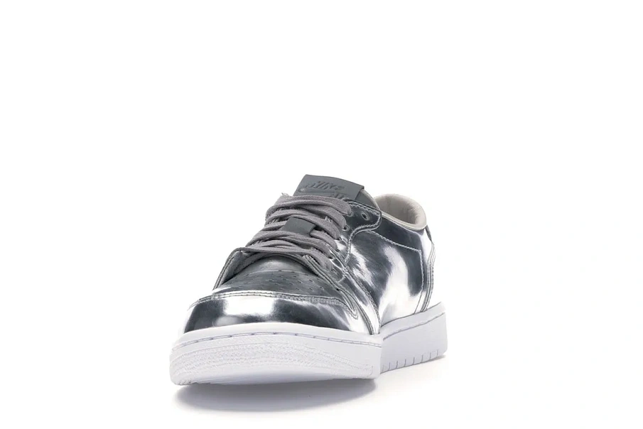 Фото № 2 с приближением к товару «‎Jordan 1 Retro Low Pinnacle Metallic Silver»