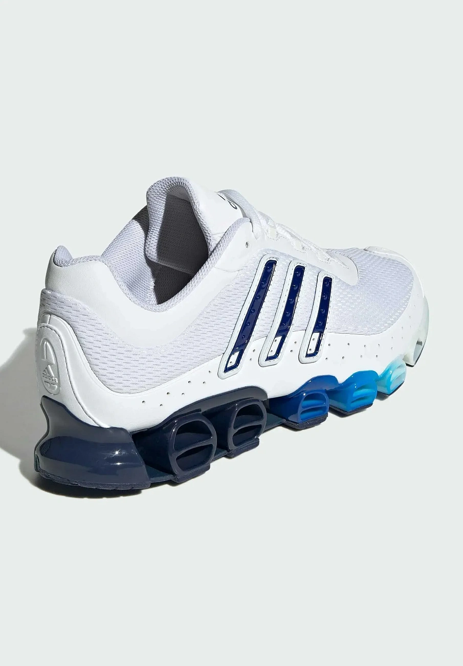 Фото № 4 с приближением к товару «‎Trainers»