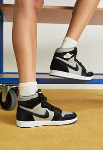 Фото № 4 с приближением к товару «‎W AIR JORDAN 1 RETRO HI OG H»
