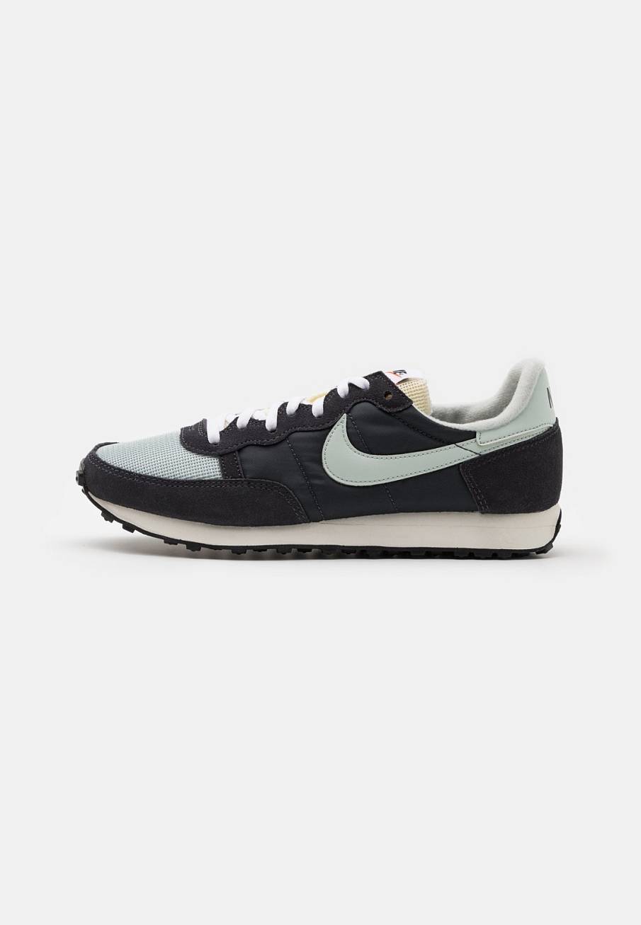 Фото № 1 с приближением к товару «‎Nike Challenger Og »