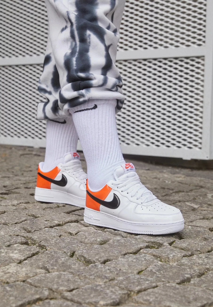 Фото № 2 с приближением к товару «‎AIR FORCE 1 07 ESS SNKR»