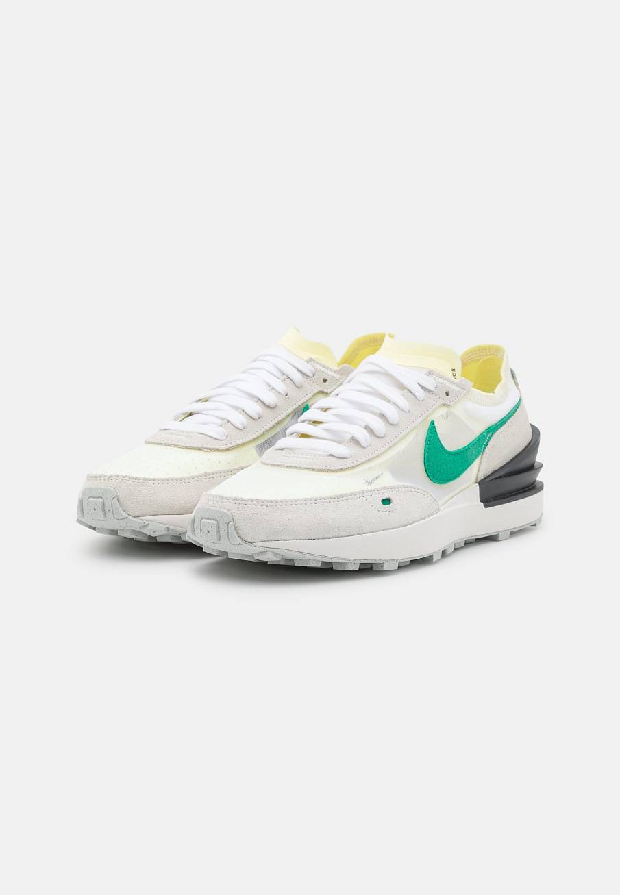 Фото № 3 с приближением к товару «‎Nike Waffle One Gel »