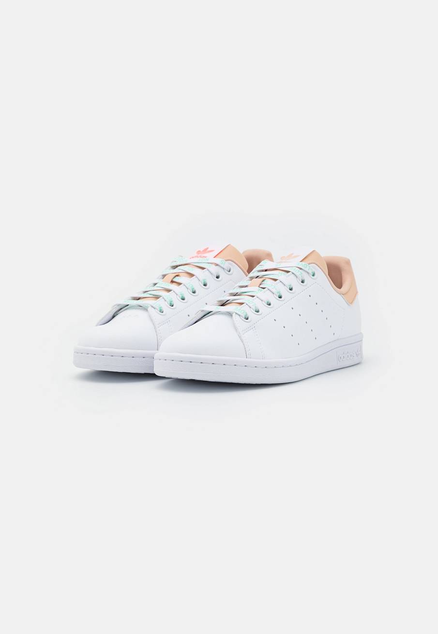 Фото № 3 с приближением к товару «‎Adidas Stan Smith »