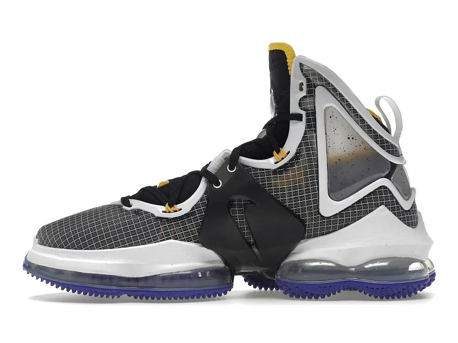 Фото № 3 с приближением к товару «‎Nike LeBron 19 Hardwood Classic»