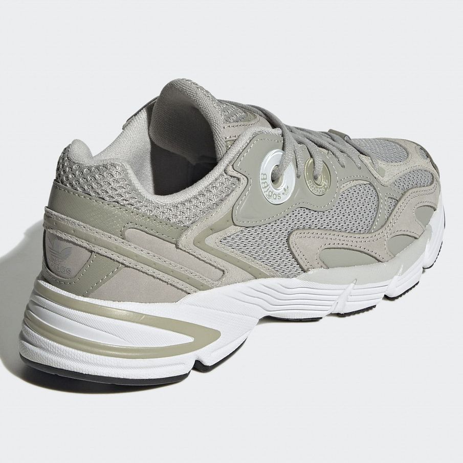 Фото № 4 с приближением к товару «‎Adidas Astir W »