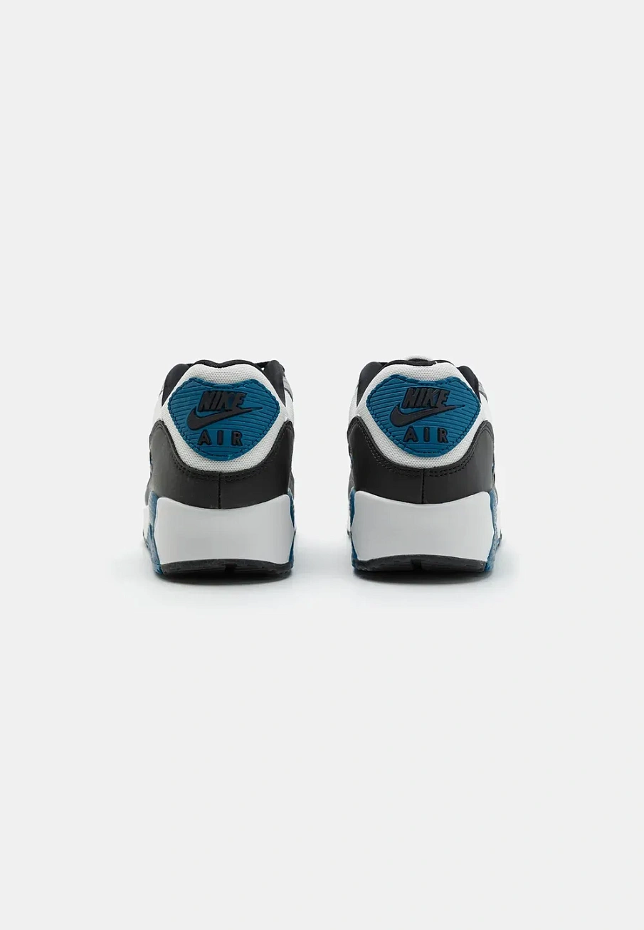 Фото № 3 с приближением к товару «‎AIR MAX 90»