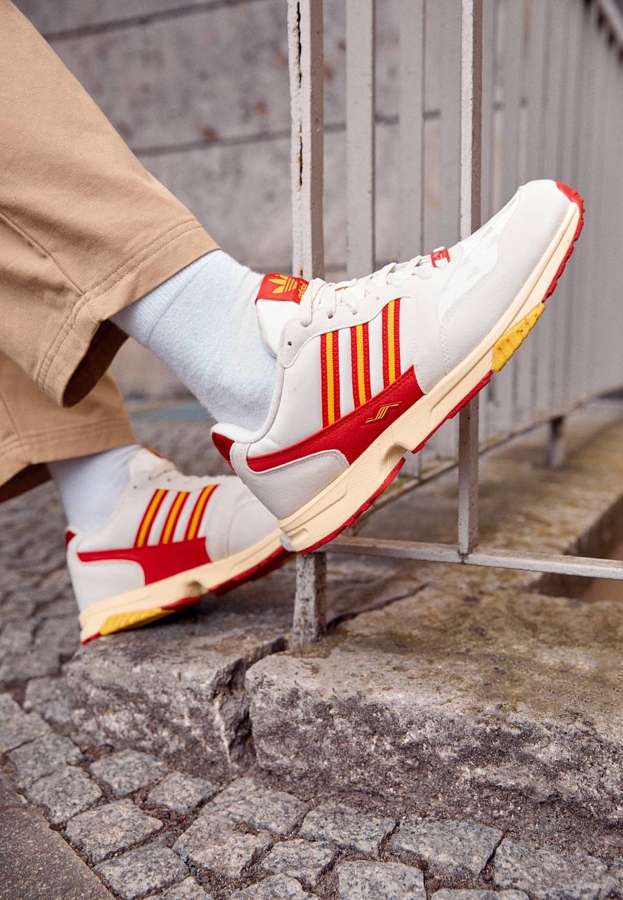 Фото № 3 с приближением к товару «‎Adidas ZX 1000 C »