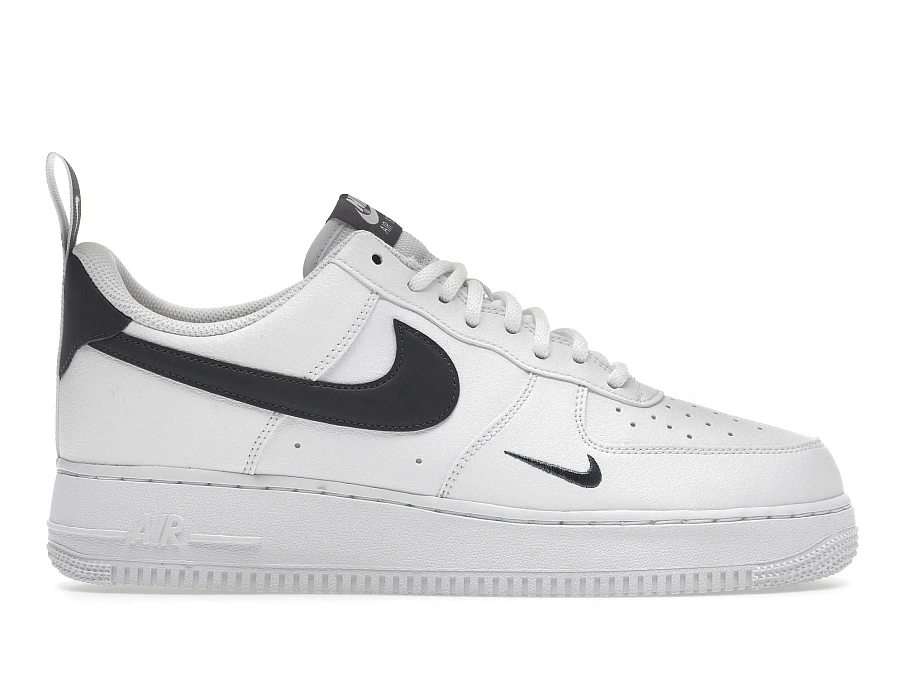 Фото № 1 с приближением к товару «‎Nike Air Force 1 Low 07 LV8 White Metallic Dark Grey»