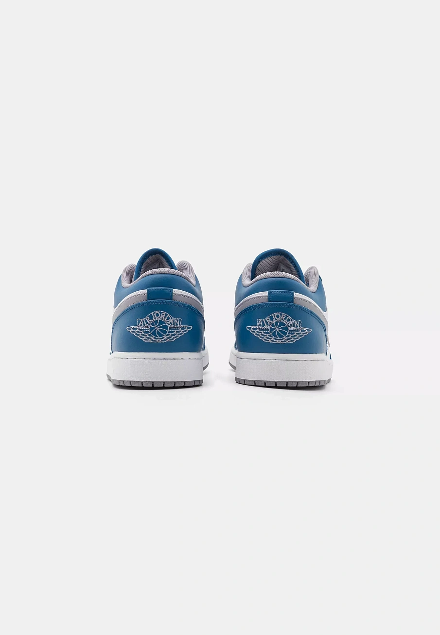 Фото № 4 с приближением к товару «‎AIR JORDAN 1»