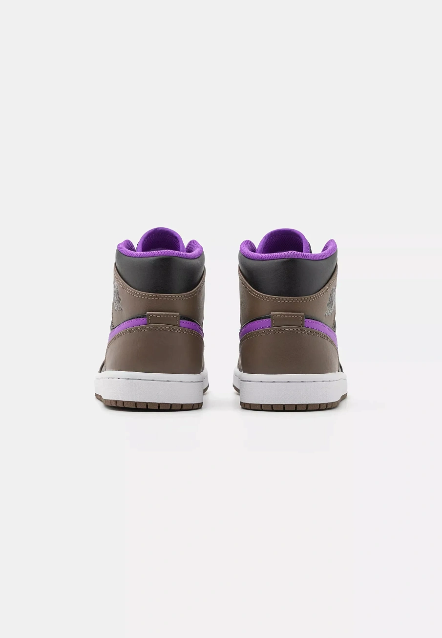 Фото № 4 с приближением к товару «‎AIR JORDAN 1 MID»