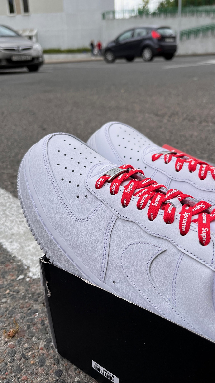 Фото № 3 с приближением к товару «‎Nike AF 1 SUPREME»