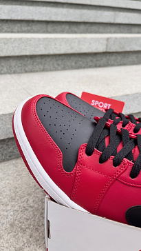 Фото № 2 с приближением к товару «‎Air Jordan 1 Mid»