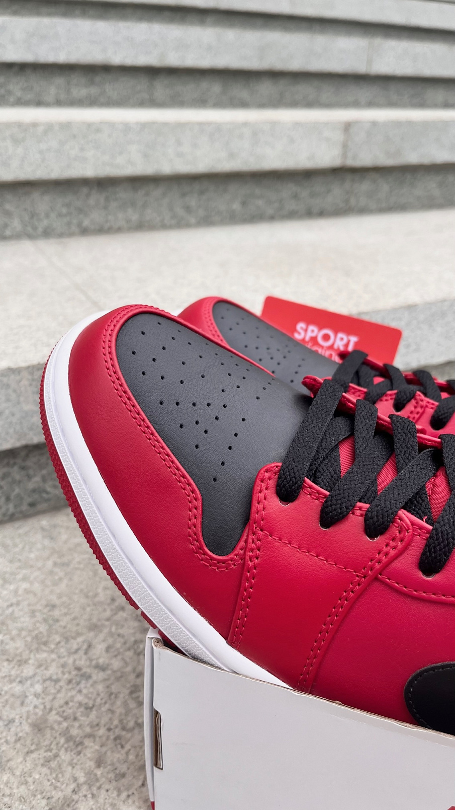 Фото № 2 с приближением к товару «‎Air Jordan 1 Mid»