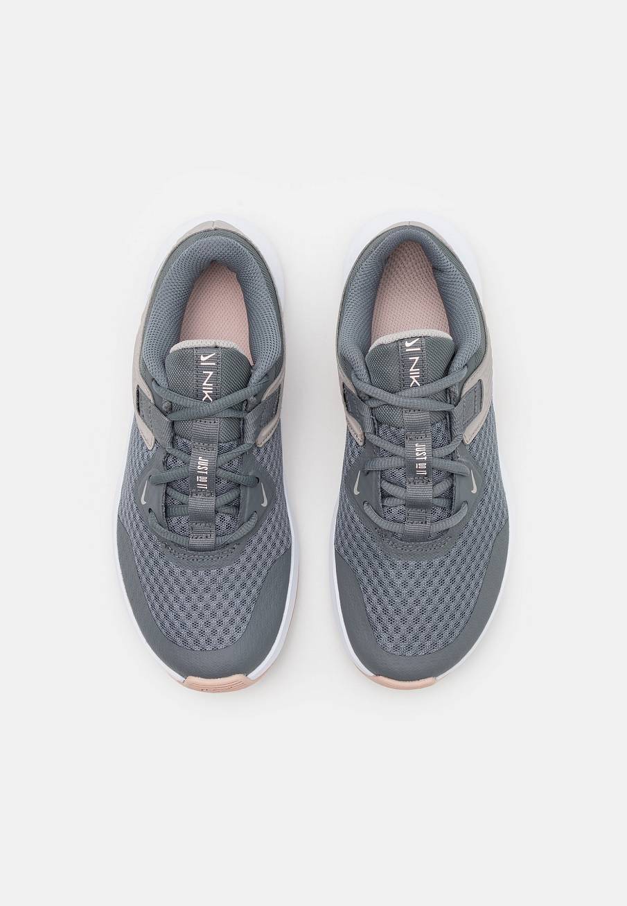 Фото № 3 с приближением к товару «‎Nike Mc Trainer»