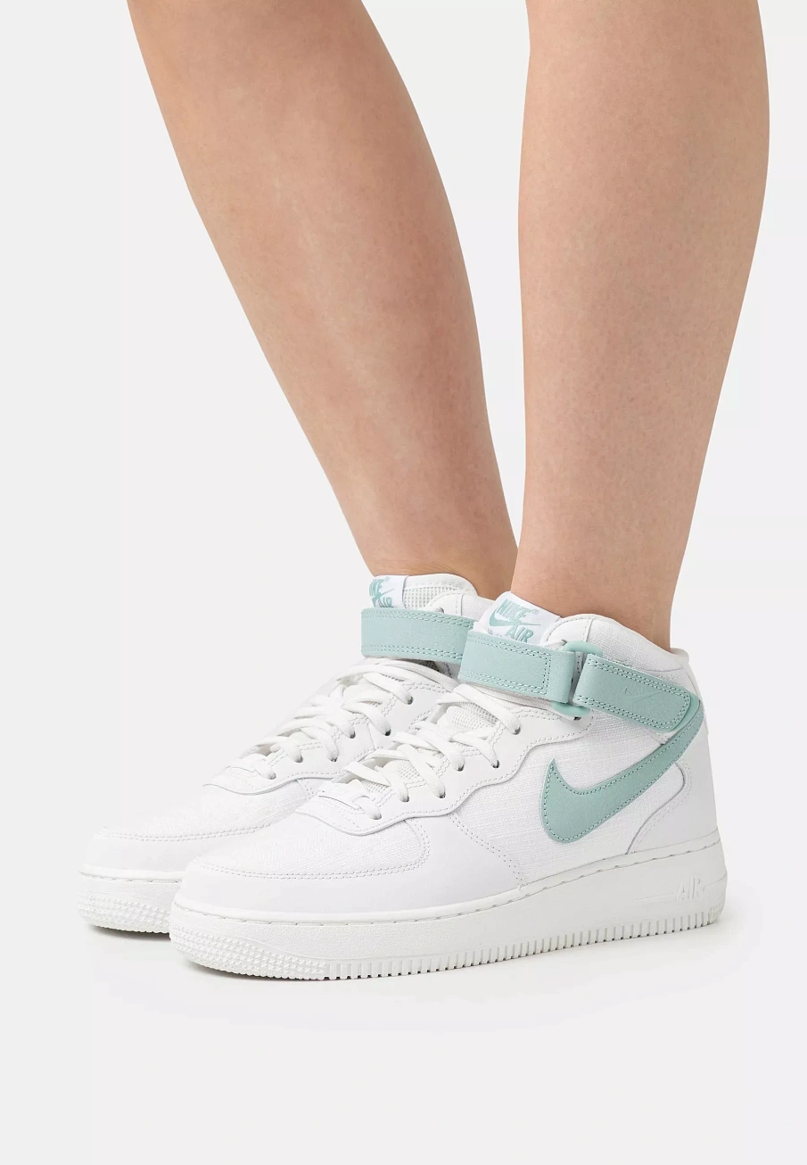 Фото № 3 с приближением к товару «‎AIR FORCE 1 '07 MID »
