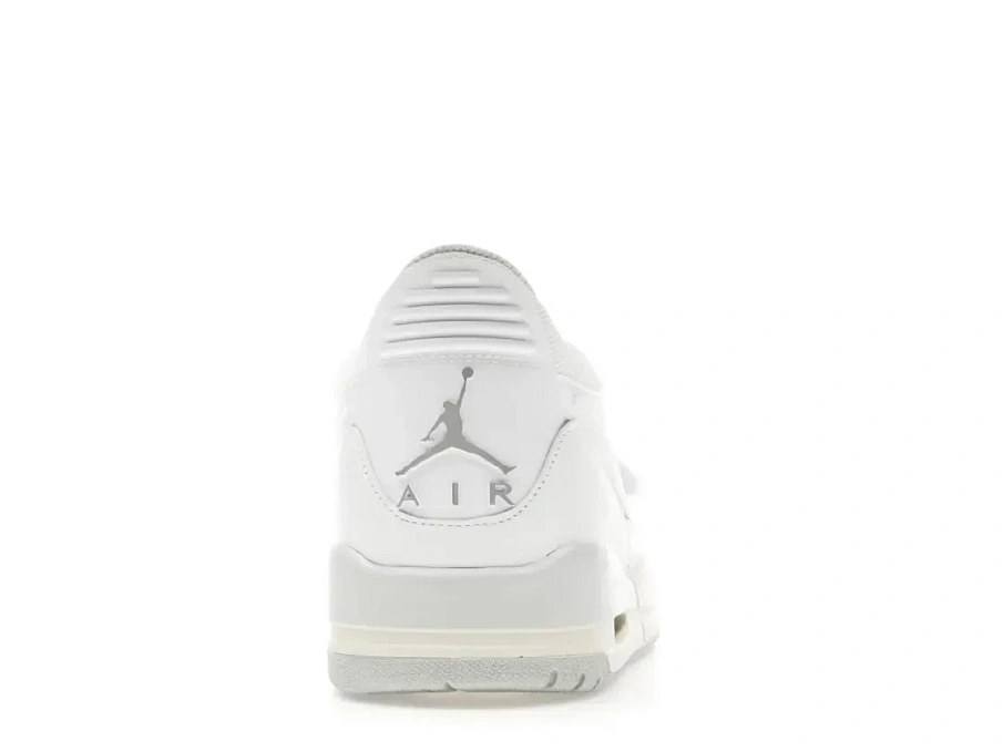 Фото № 4 с приближением к товару «‎Jordan Legacy 312 Low»