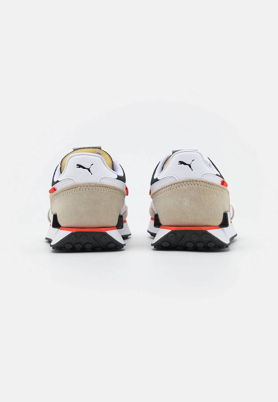 Фото № 3 с приближением к товару «‎Puma Future Rider Core »