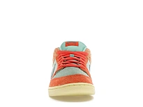 Фото № 2 с приближением к товару «‎Nike SB Dunk Low Orange Emerald Rise»