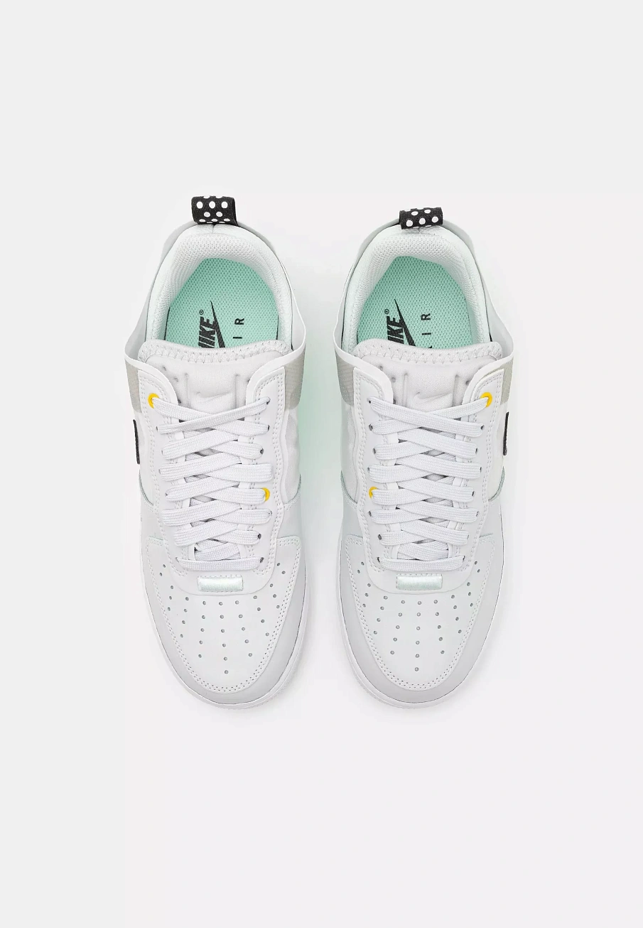 Фото № 4 с приближением к товару «‎AIR FORCE 1 REACT UNISEX»