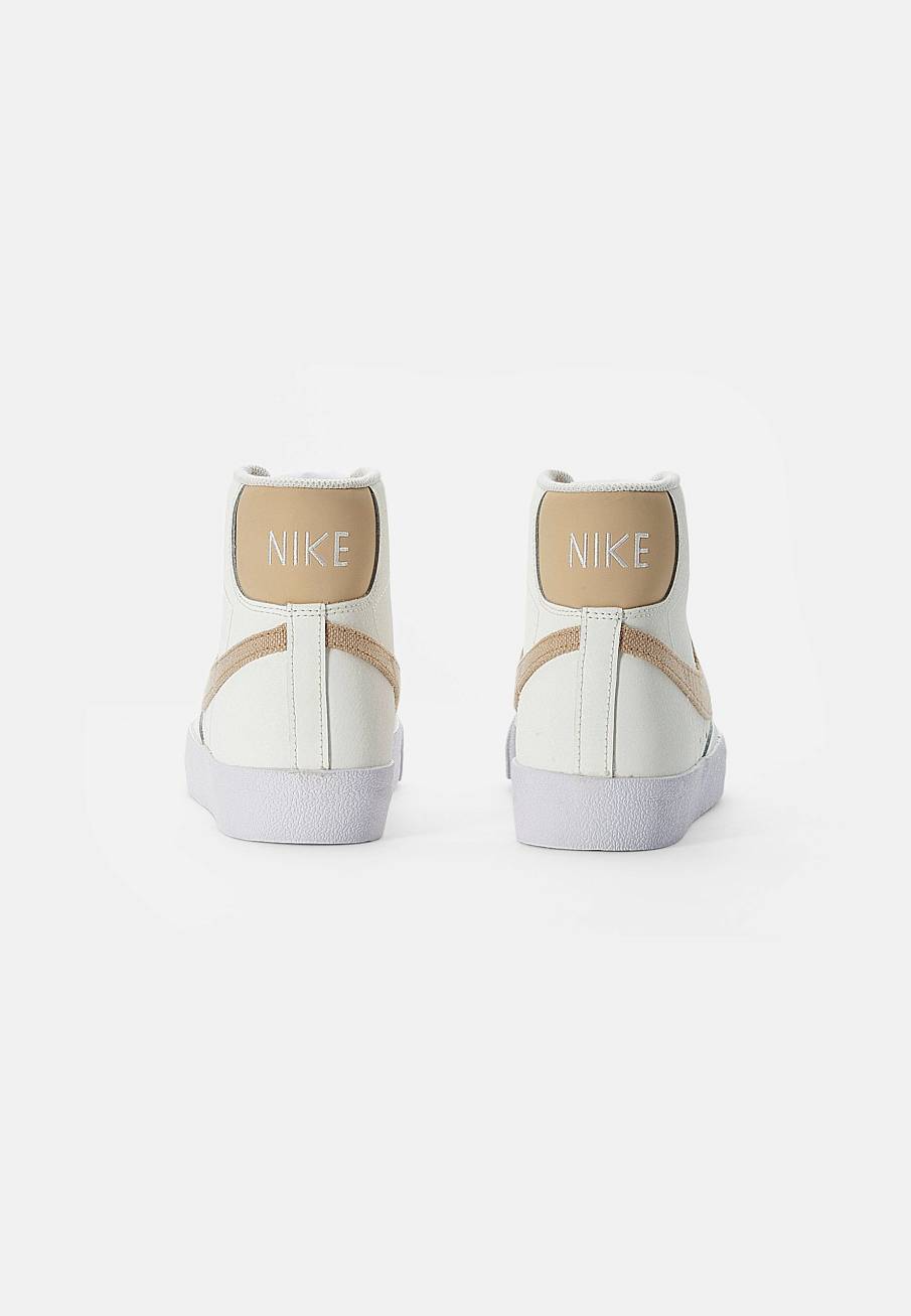 Фото № 5 с приближением к товару «‎Nike Blazer »