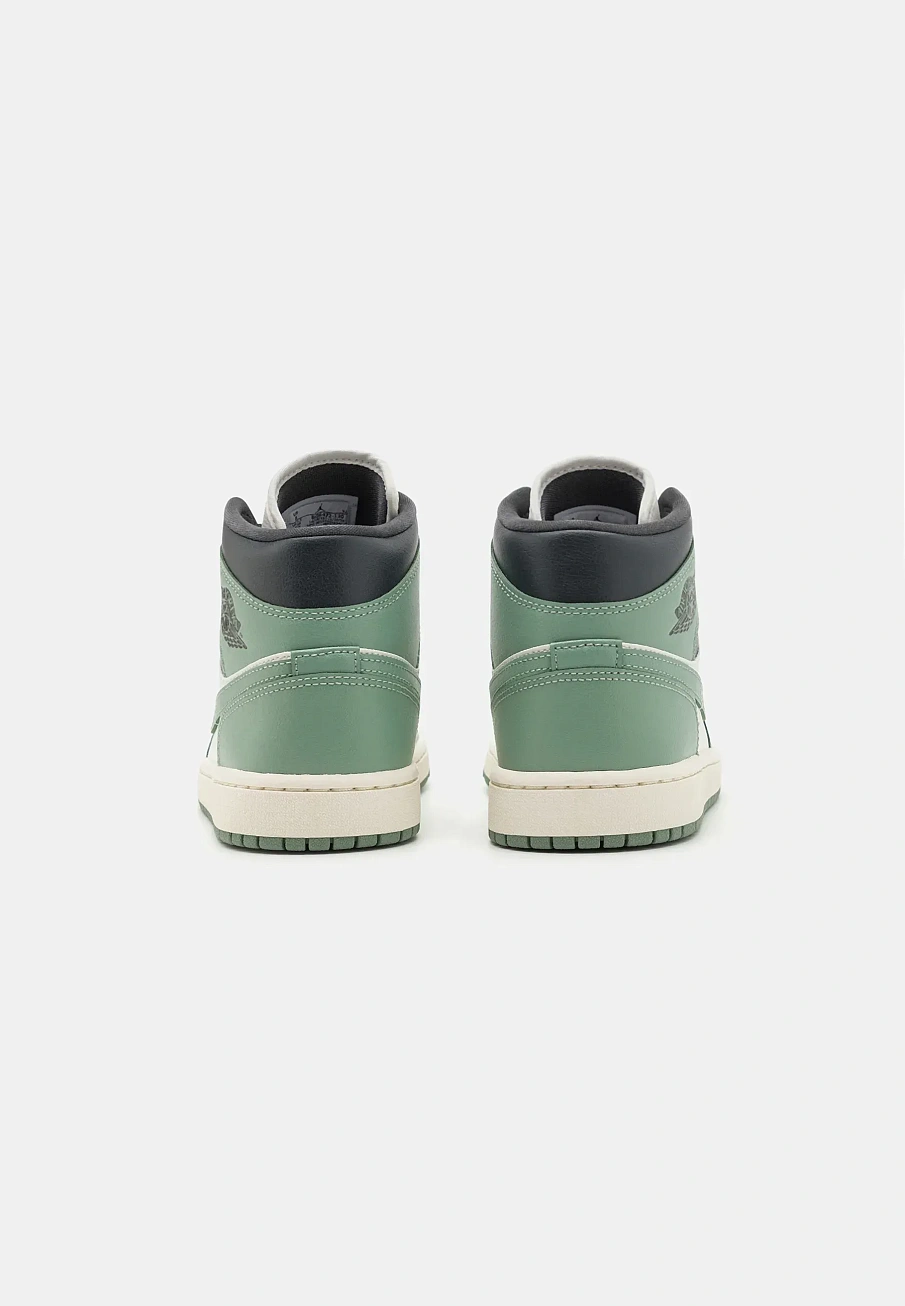 Фото № 3 с приближением к товару «‎AIR JORDAN 1 MID»