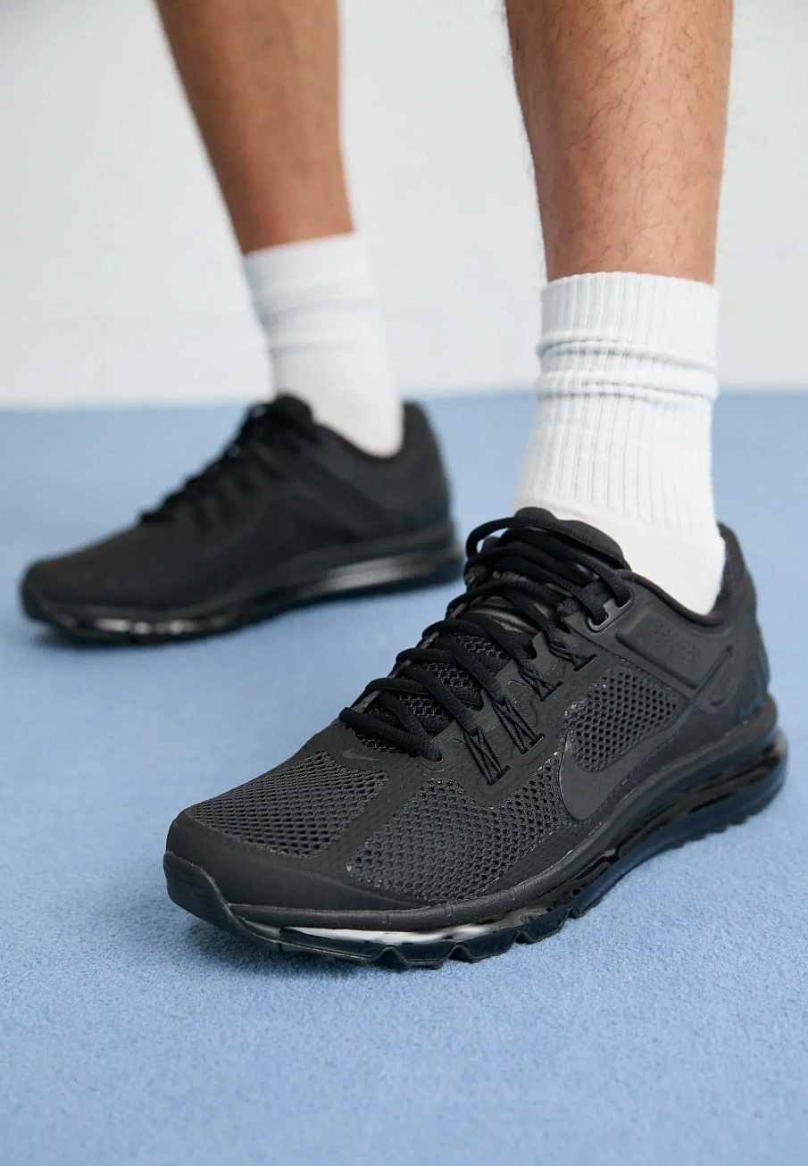 Фото № 2 с приближением к товару «‎AIR MAX 2013»