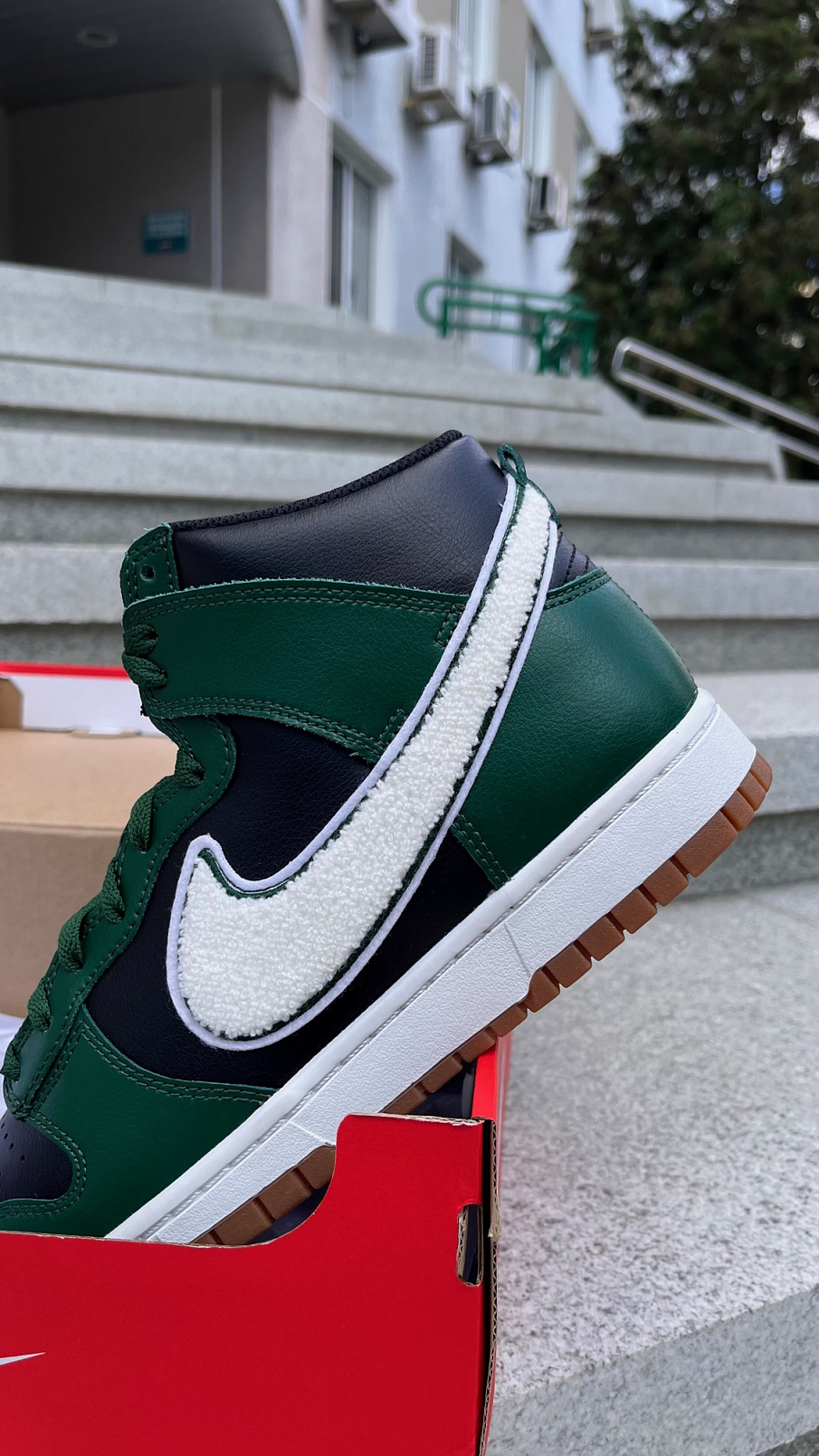 Фото № 3 с приближением к товару «‎Nike Dunk High»