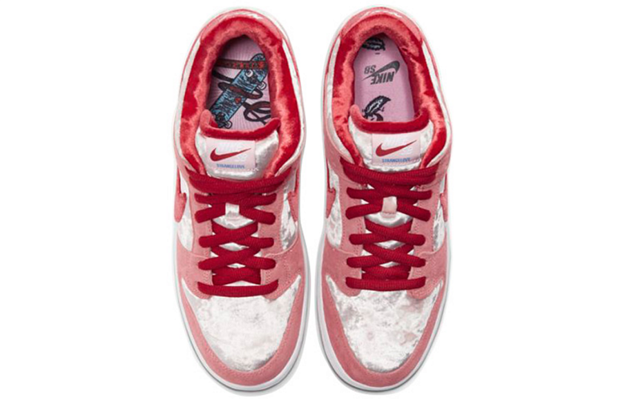 Фото № 4 с приближением к товару «‎StrangeLove x Nike SB Dunk Low 'Valentine's Day'»