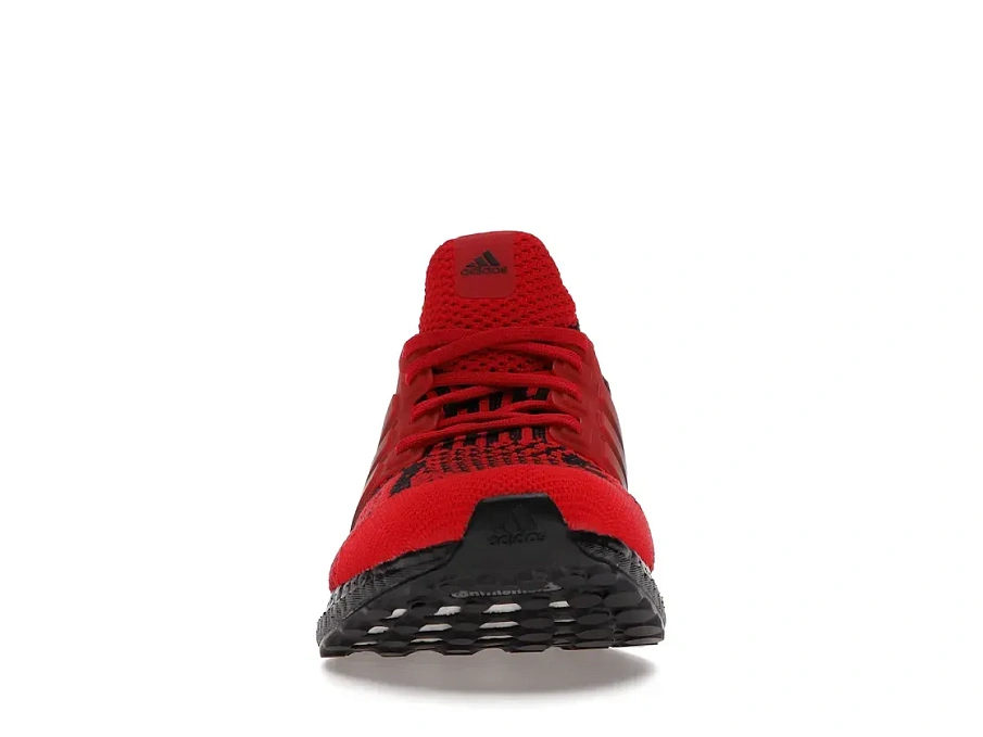 Фото № 2 с приближением к товару «‎adidas Ultra Boost 5.0 DNA Scarlet Black Gradient»