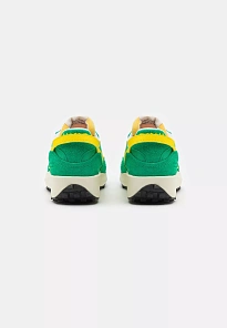 Фото № 2 с приближением к товару «‎WAFFLE DEBUT»