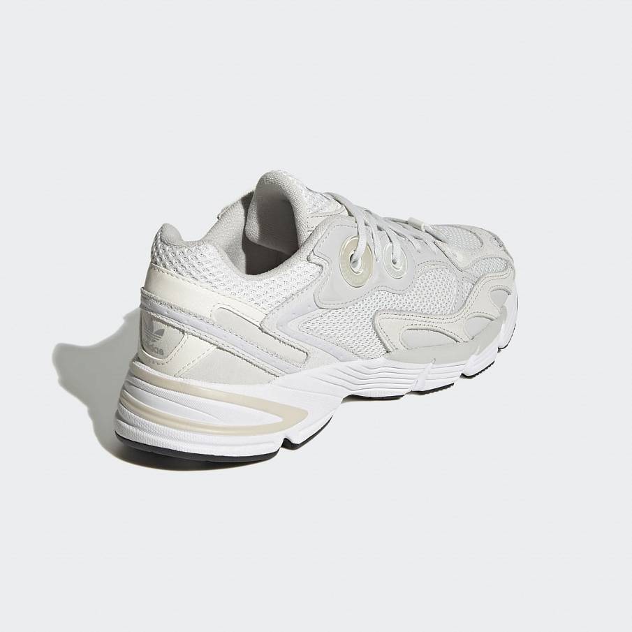 Фото № 4 с приближением к товару «‎Кроссовки Adidas SPAD111A21B-A11»