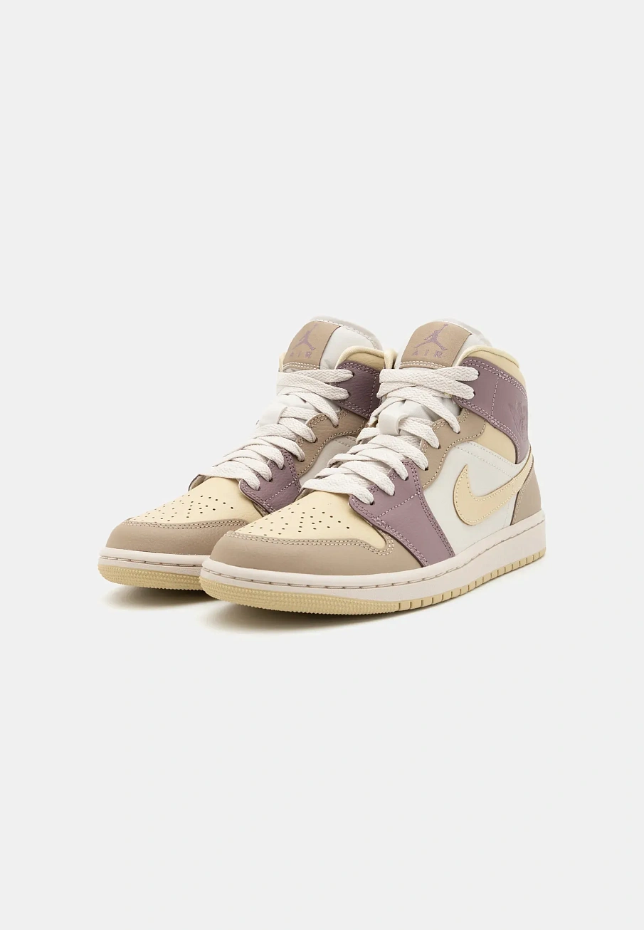Фото № 4 с приближением к товару «‎AIR JORDAN 1 MID»