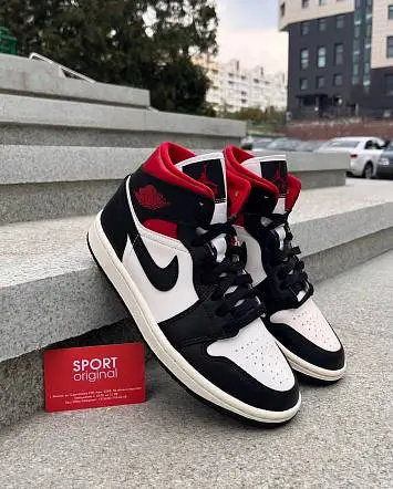 AJ 1 Mid Black Gym Red Panda - 1