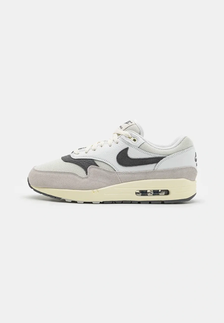 Фото № 1 с приближением к товару «‎AIR MAX 1»