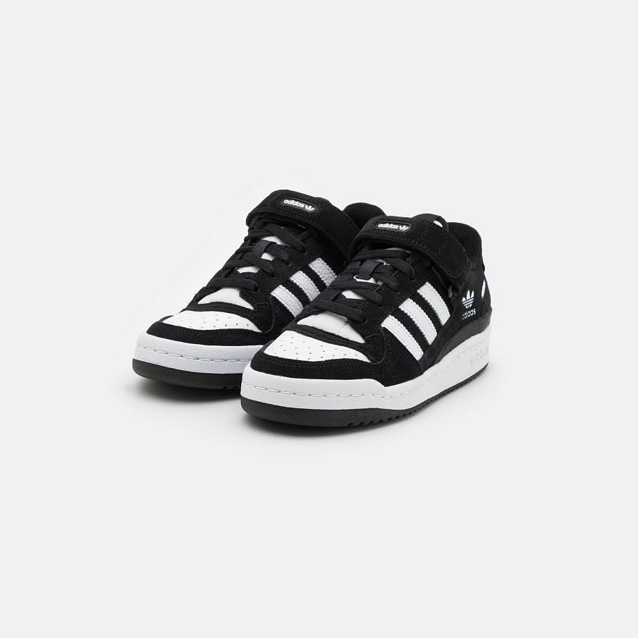 Фото № 2 с приближением к товару «‎Adidas Forum »
