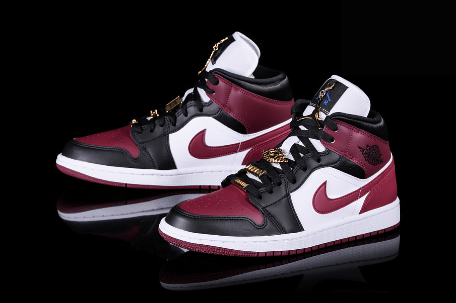 Фото № 3 с приближением к товару «‎Nike Air Jordan 1 Retro SE Wmns Dark Beetroot»